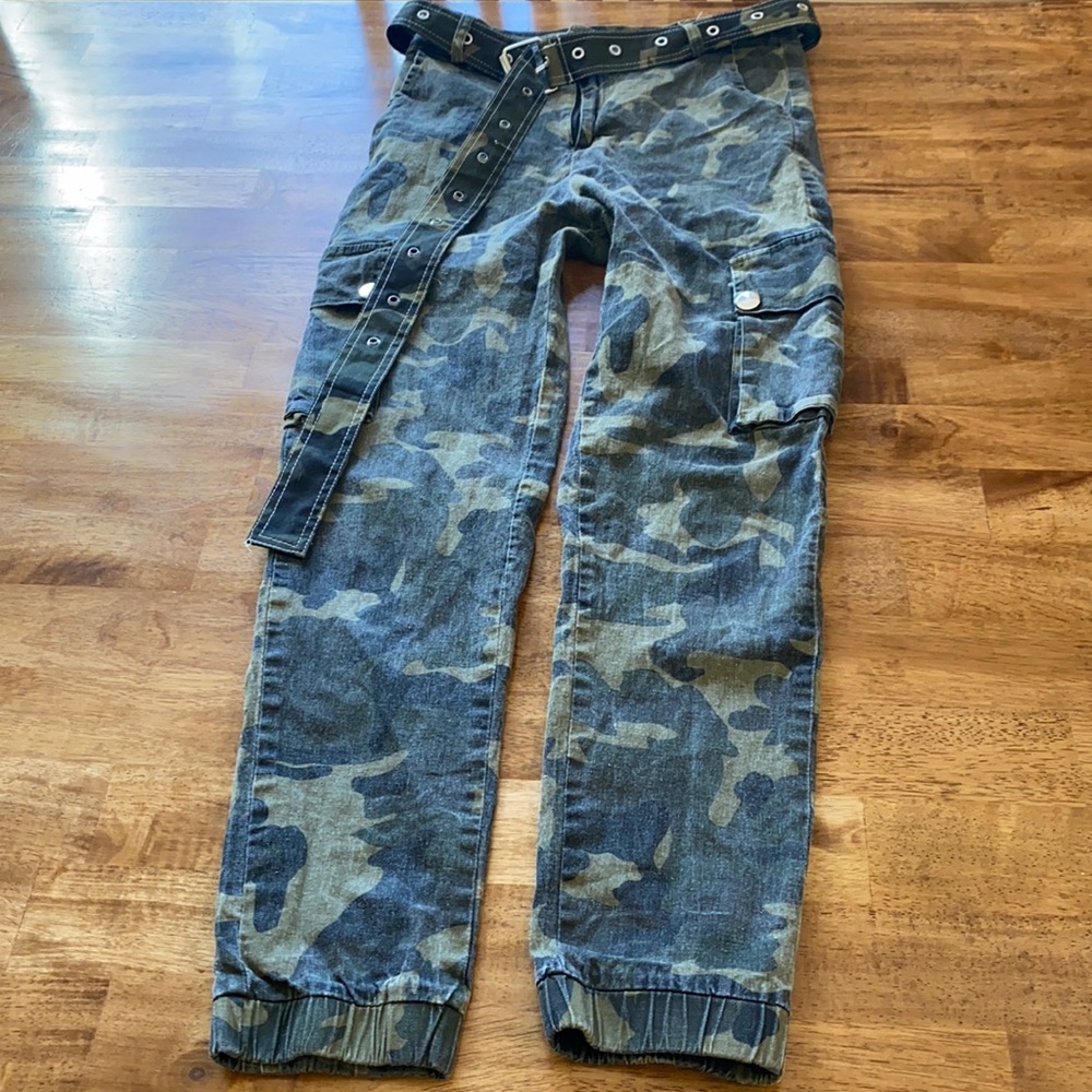 Camo pants made like joggers